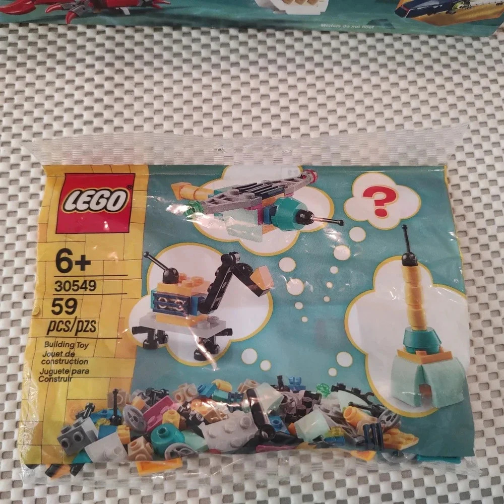 Lego Creator 3-in-1 Bundle: Deep Sea Creatures & Build Your Own Bag - Picture 2 of 4
